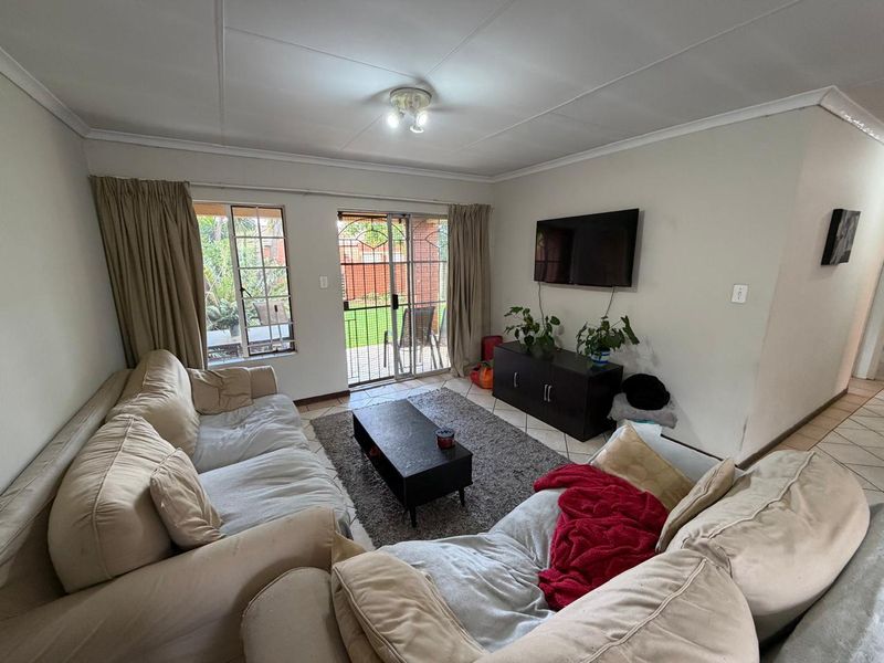 Two Bedroom Simplex to Sale in Moreleta Park - Photo 4