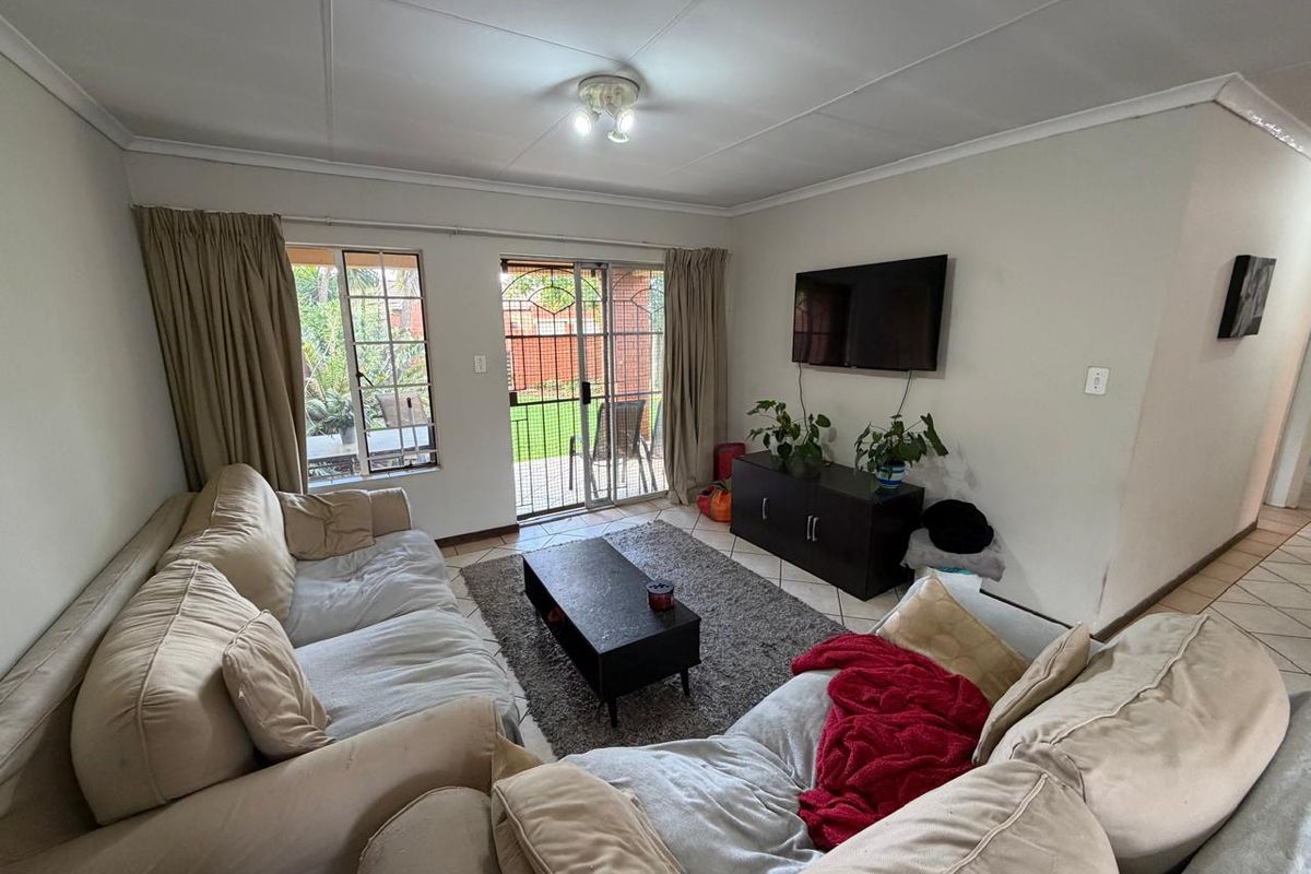Two Bedroom Simplex to Sale in Moreleta Park - Photo 4