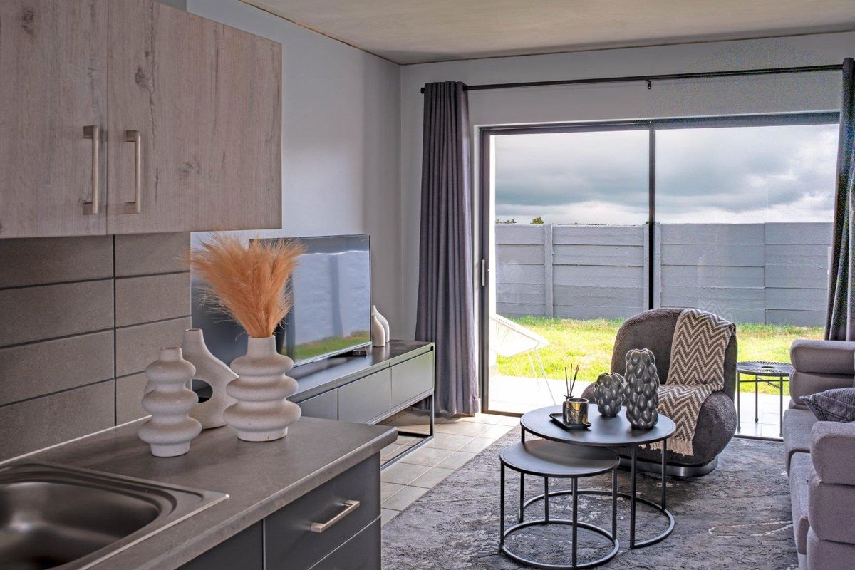 Brand New 2 Bed 2 Bathroom ultra-modern Apartment. Invest now!t! - Photo 3