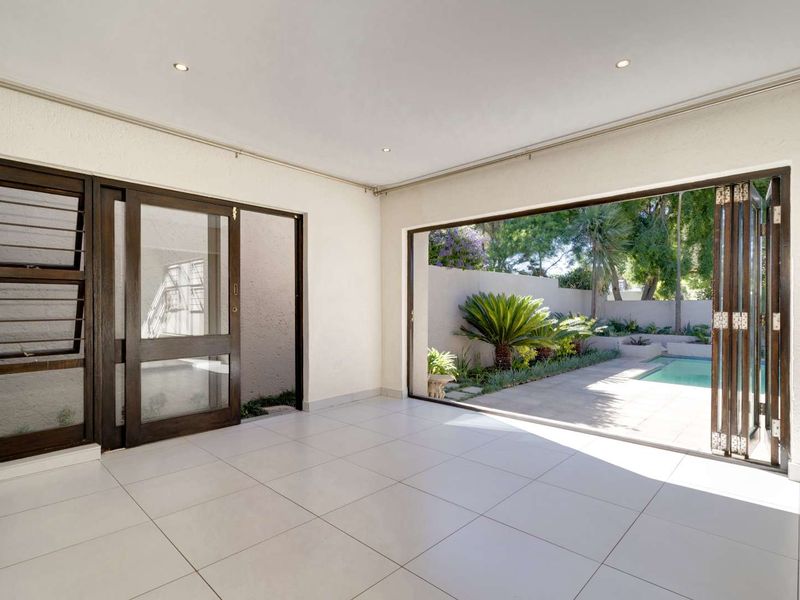 Stylish 3-Bedroom Lock-Up-and-Go Home For Sale in Fourways Gardens - Photo 8
