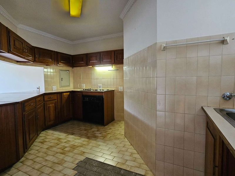 Spacious 1-Bedroom Flat in Exclusive 50+ Community - Photo 3