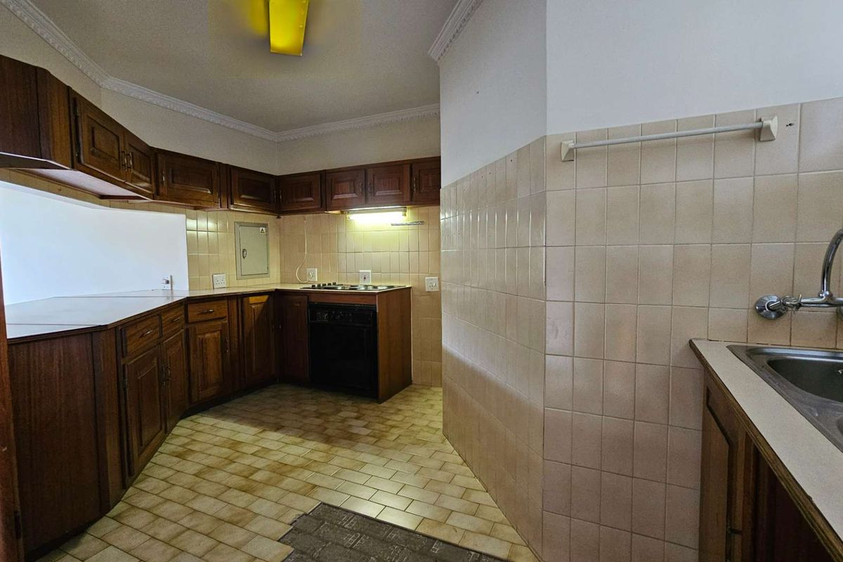 Spacious 1-Bedroom Flat in Exclusive 50+ Community - Photo 3