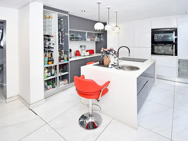 Live Like Royalty at Grootvlei Estate with 24 hours security - Photo 7