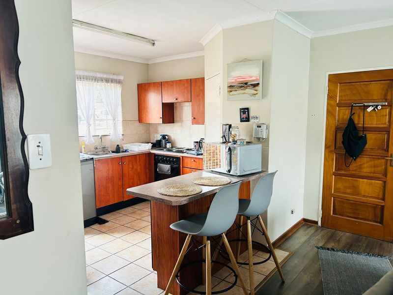 EXCLUSIVE - PET FRIENDLY - Photo 7