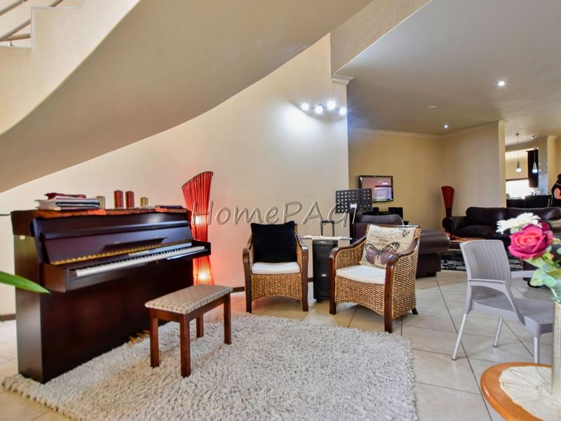 Ext 9, Swakopmund:  BEAUTIFUL, SPACIOUS, ELABORATE Contermporary 5 Bedr Home with Flat - Photo 4
