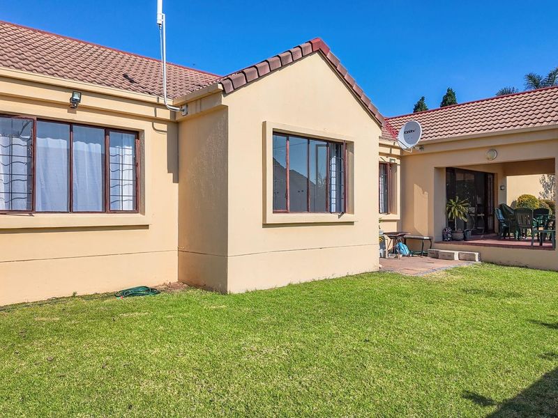 3 Bedroom freehold cluster for sale in Douglasdale - Photo 9