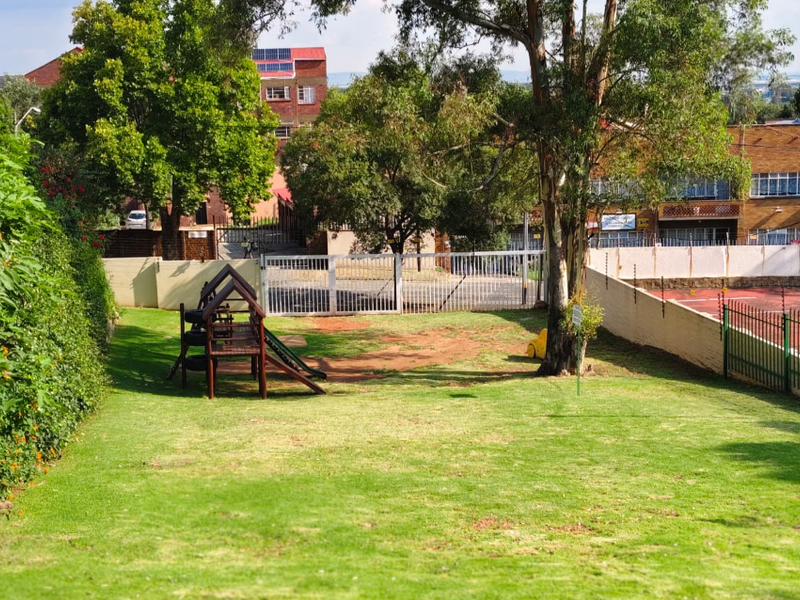 Beautifully maintained 3-bedroom, 2-bathroom apartment - Photo 9