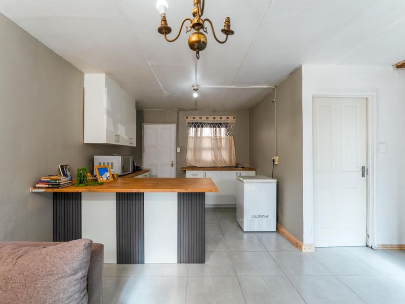 3 Bedroom House for Sale in Hanover Park - Photo 5