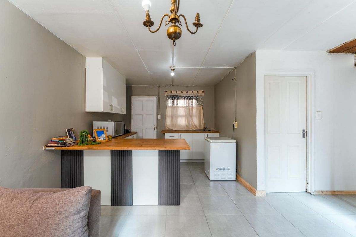 3 Bedroom House for Sale in Hanover Park - Photo 5