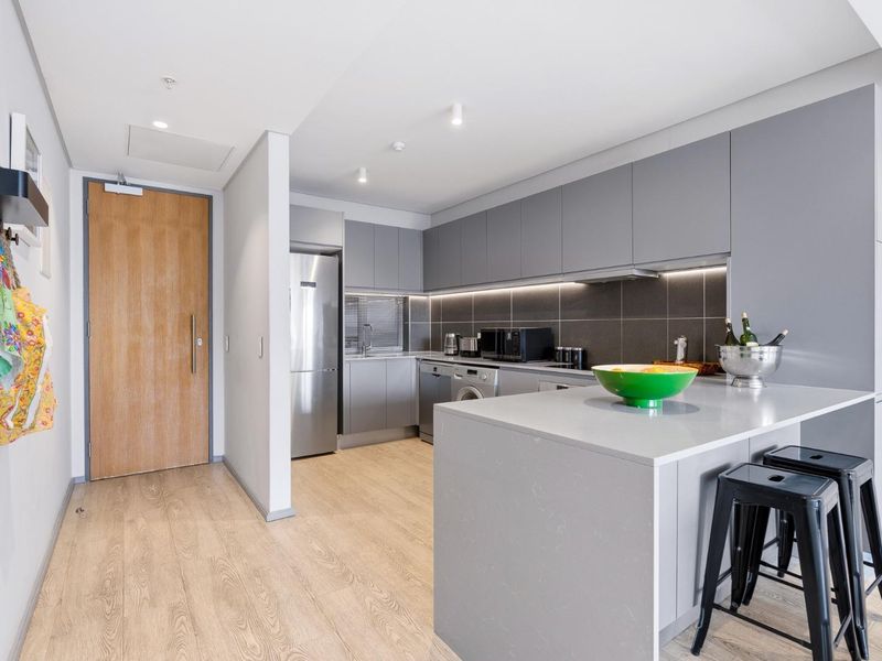 Luxurious Fully Furnished De Waterkant Apartment - Photo 2