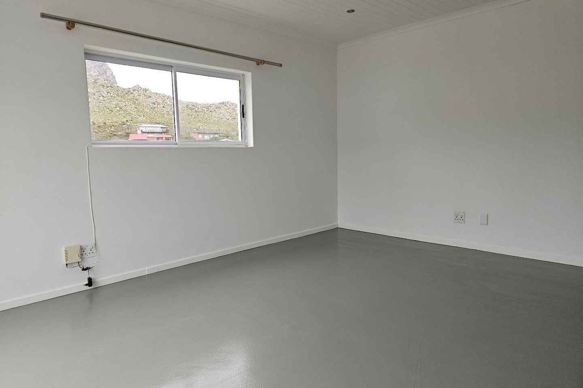 One Bedroom Unfurnished Apartment Central Pringle Bay - Photo 4