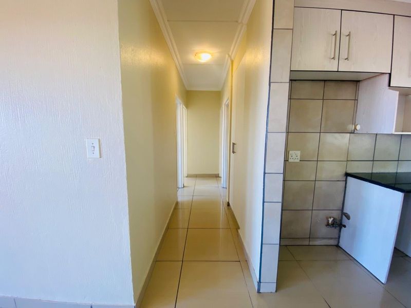 Move-in Ready 3 Bedroom and 2 Bathroom Apartment - Photo 10