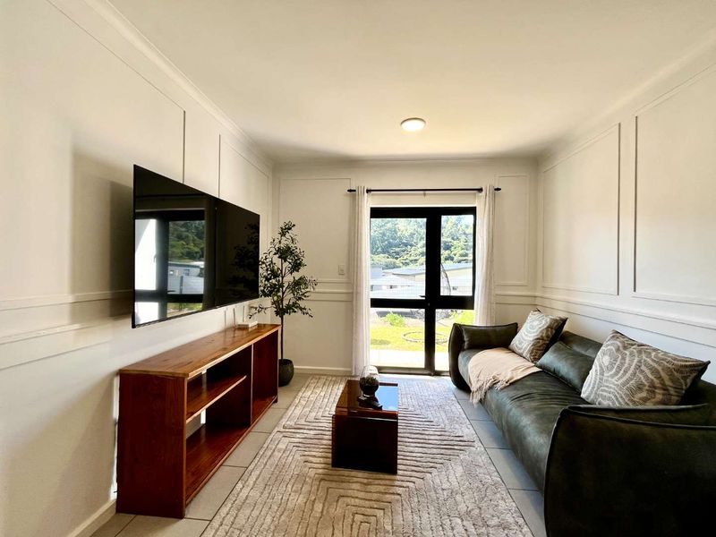 Lock-Up-and-Go 2-Bedroom Furnished Apartment in Waterfall - Photo 4