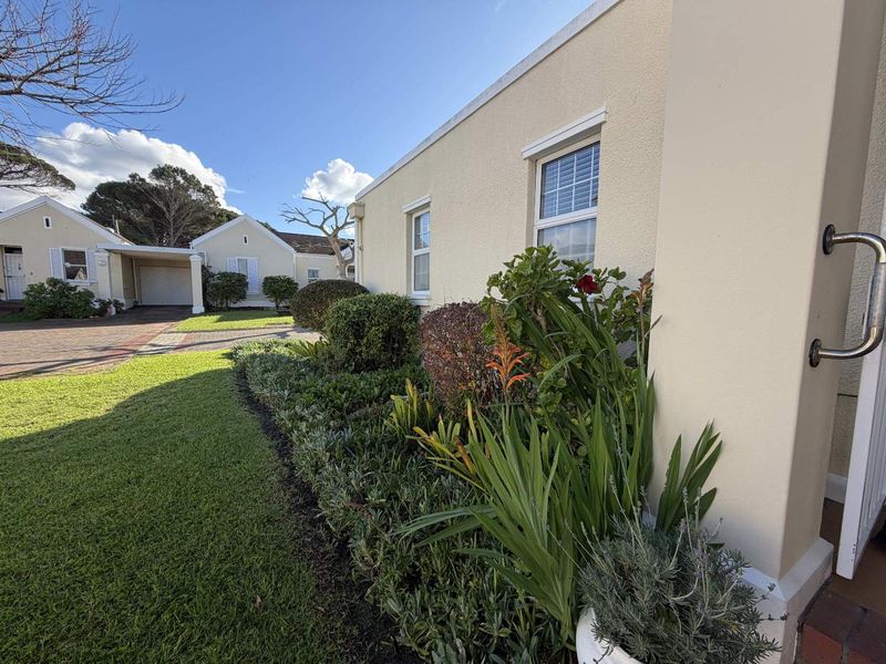 Modern & Elegant Home in secure estate - Photo 3