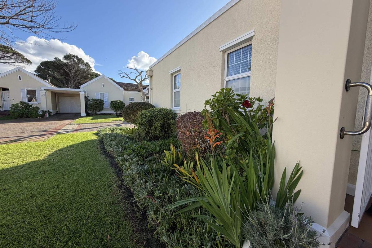Modern & Elegant Home in secure estate - Photo 3