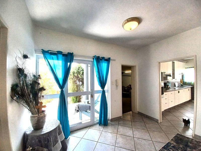 Kleine Kuppe - Spacious Double-Storey Home – N$ 2.7 Million (CC Registered) - Photo 10