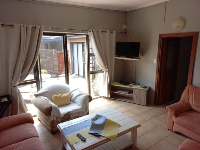 Female Student Accommodation - Summerstrand - Photo 5