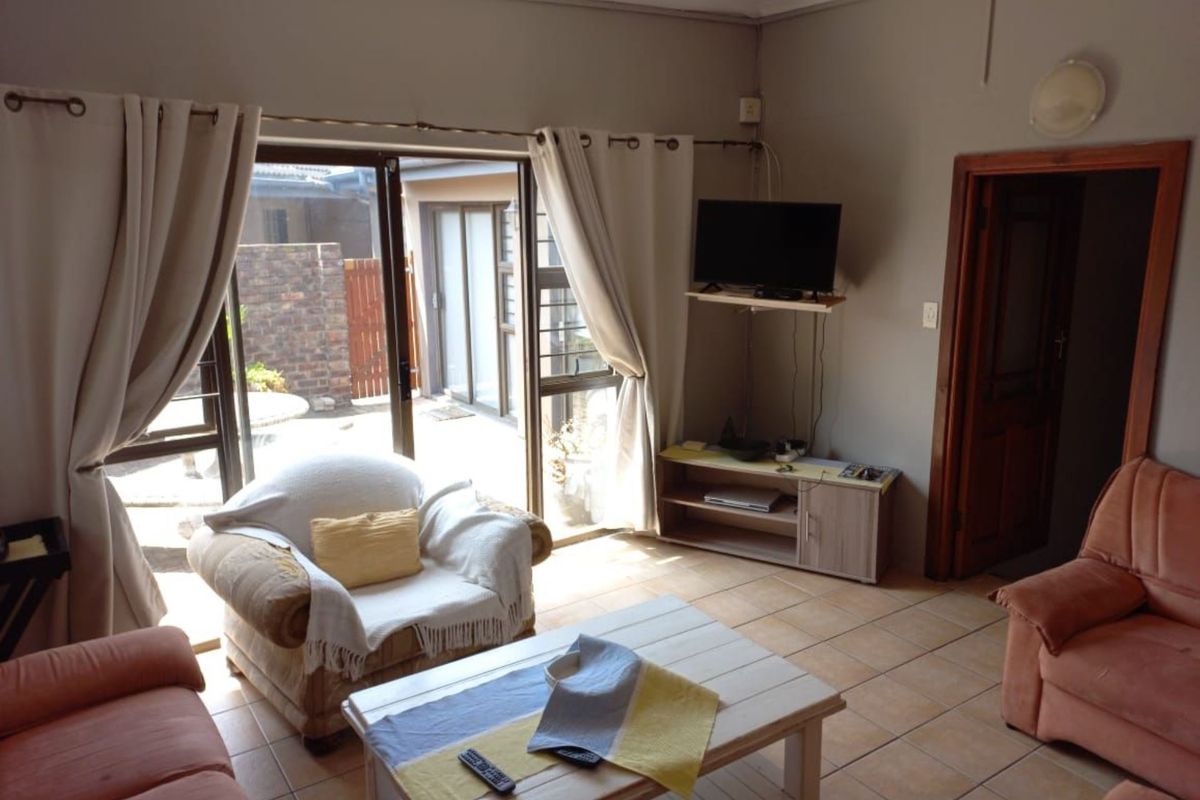 Female Student Accommodation - Summerstrand - Photo 5