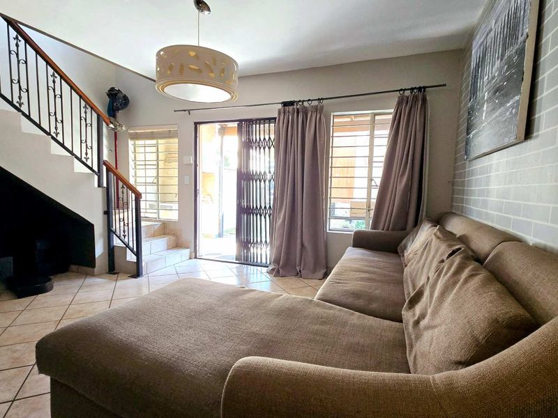 Charming 2-Bedroom Duplex with Private Garden and Excellent Entertainment Spaces - Photo 3