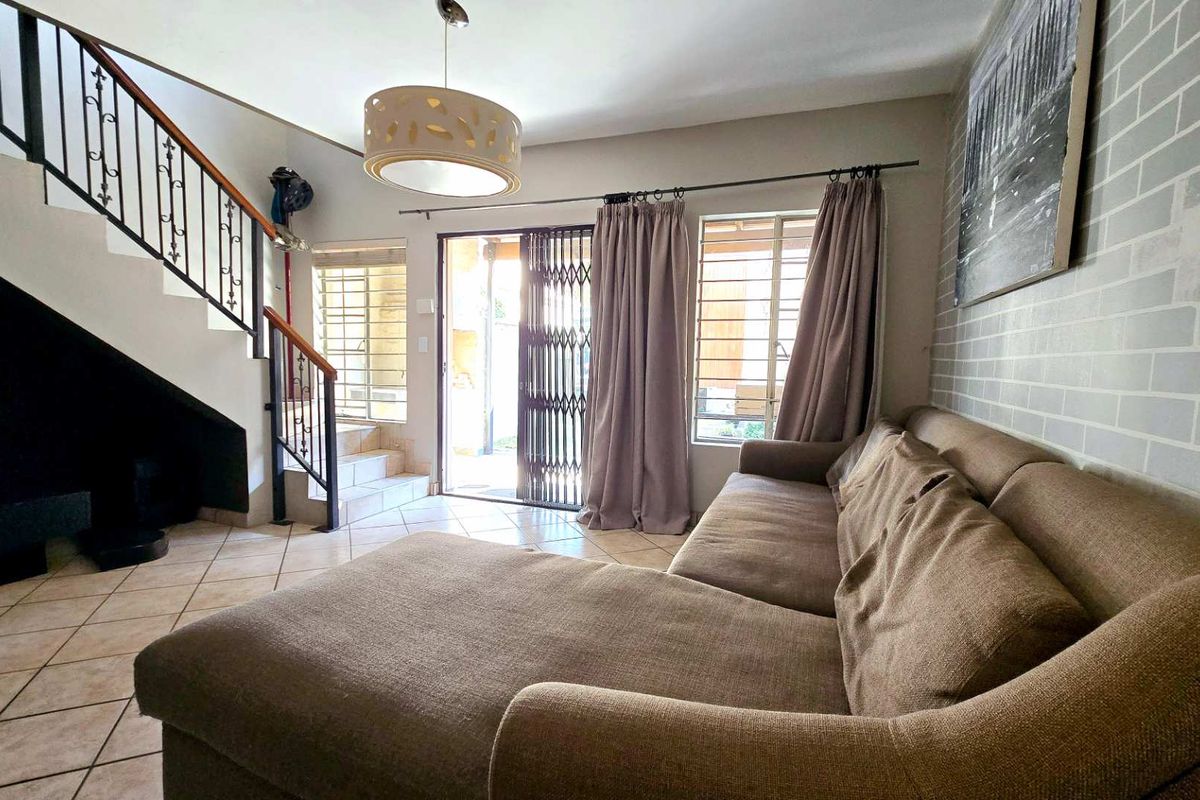 Charming 2-Bedroom Duplex with Private Garden and Excellent Entertainment Spaces - Photo 3