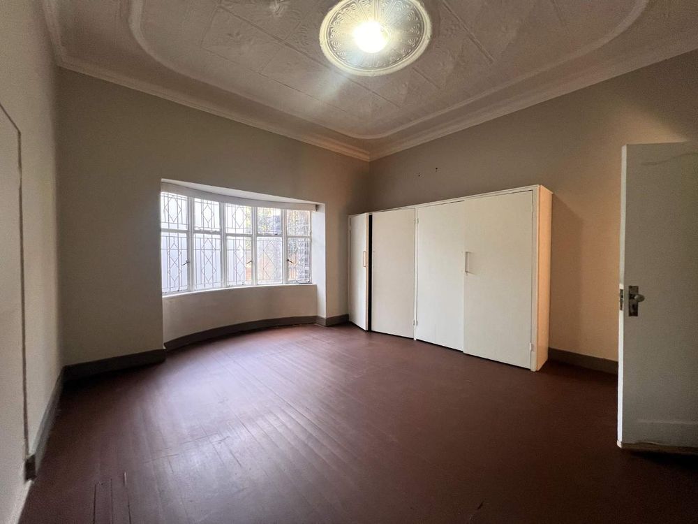 Main bedroom with bay window 