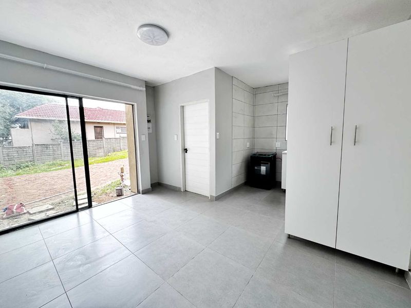 Modern Studio Apartment - Photo 5