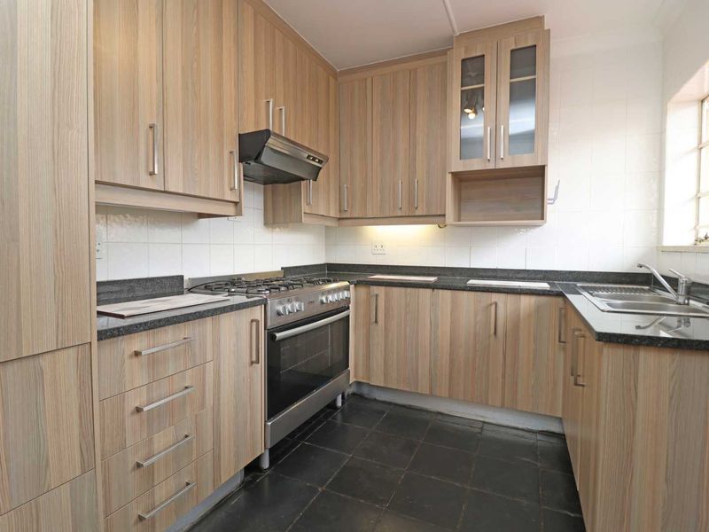 Secure & Solar-Equipped Family Home in Boomed Allen Grove - Photo 8