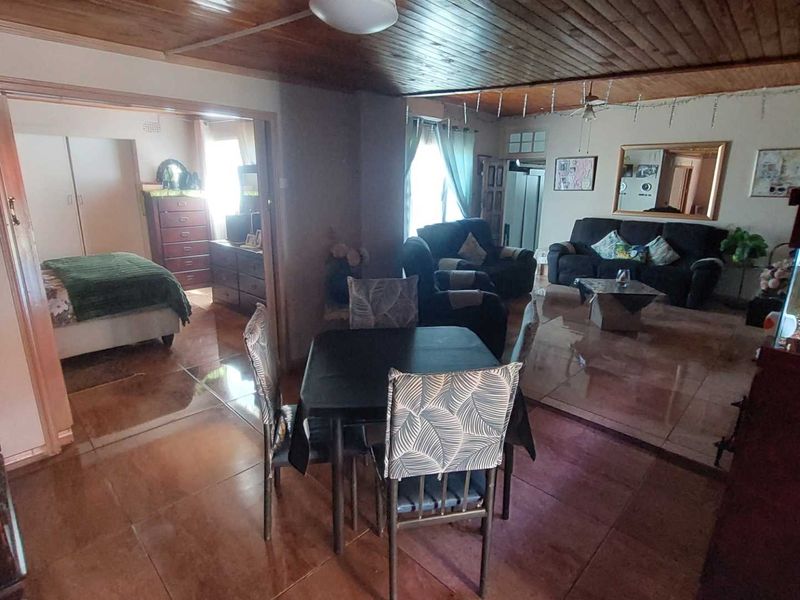 Eco-Friendly Living: Solar Panels and More Await! - Photo 6