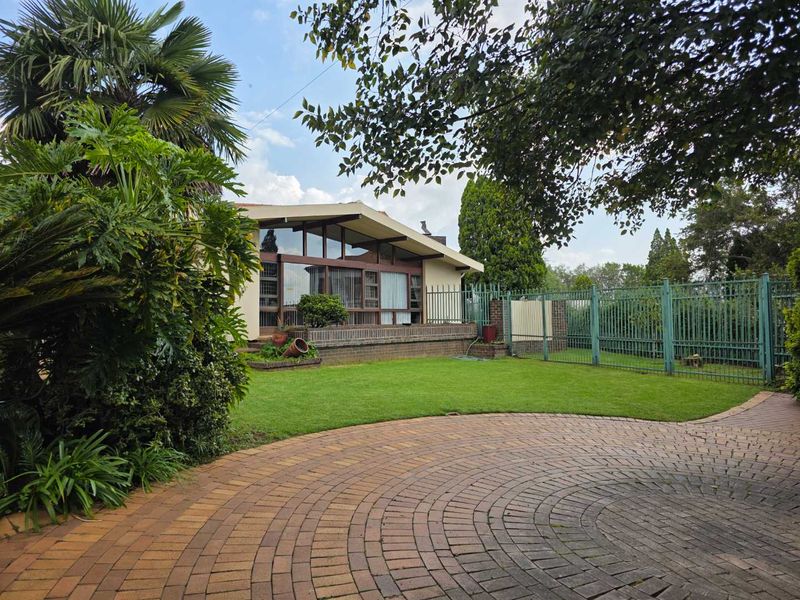 A True Gem in Horison Park with Residential and Business rights. - Photo 2