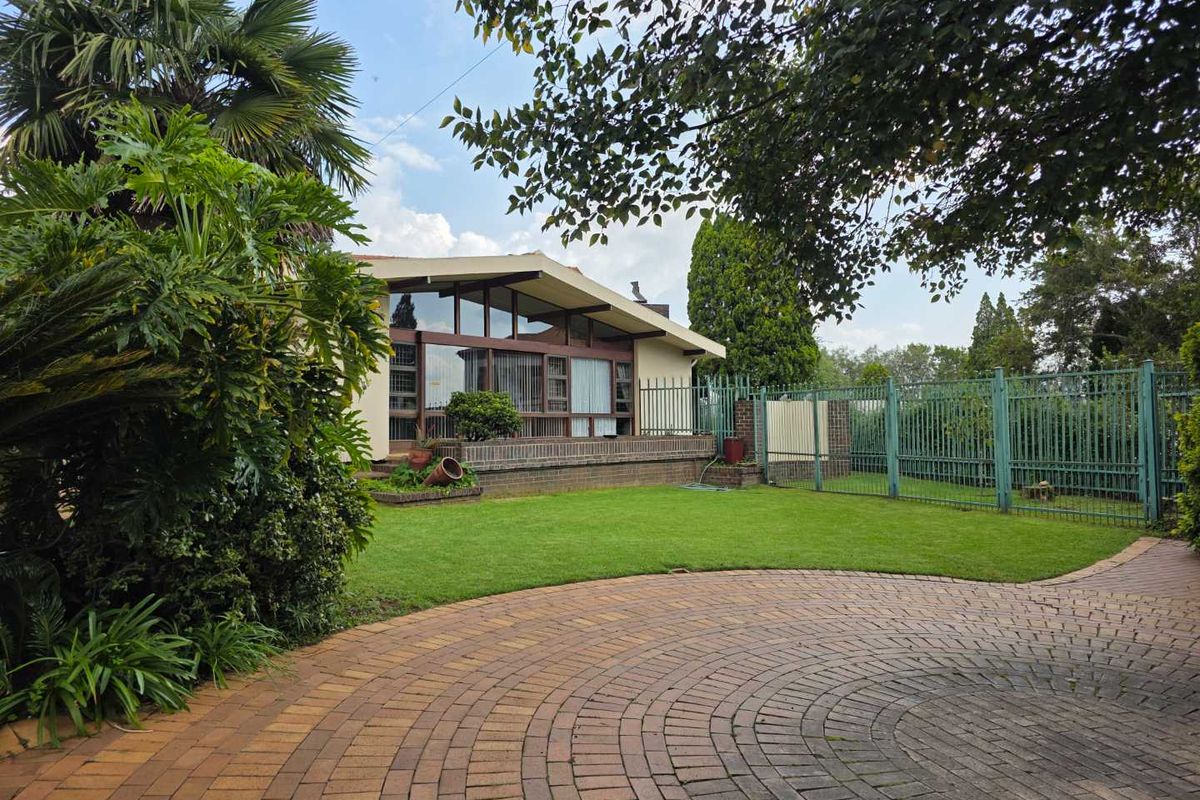A True Gem in Horison Park with Residential and Business rights. - Photo 2