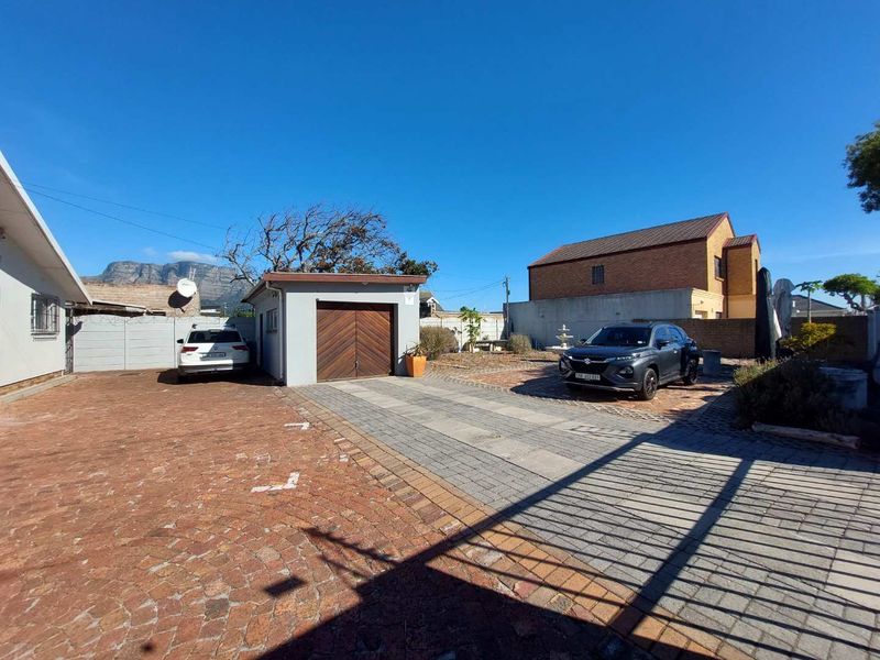 Room Available for Health Professional - Photo 7