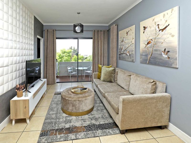 Stylish and Secure 2 bedroom Furnished apartment at The Cube Rivonia! - Photo 2