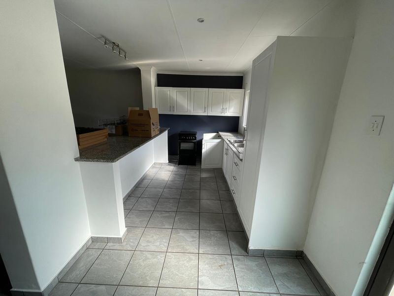 Spacious 1 Bedroom Cottage - Photo 3