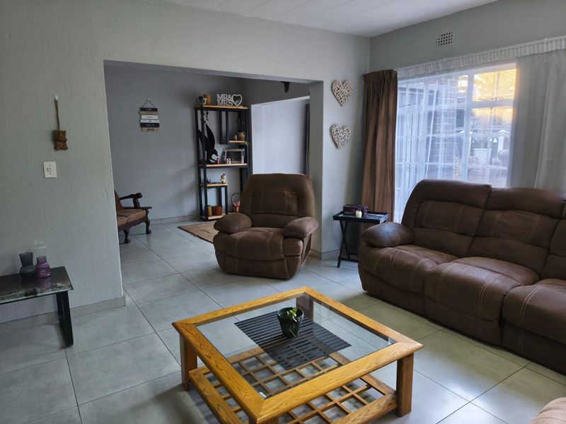 3 Bedroom Duplex Townhouse for Sale - Photo 5