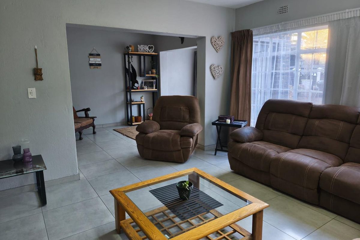 3 Bedroom Duplex Townhouse for Sale - Photo 5