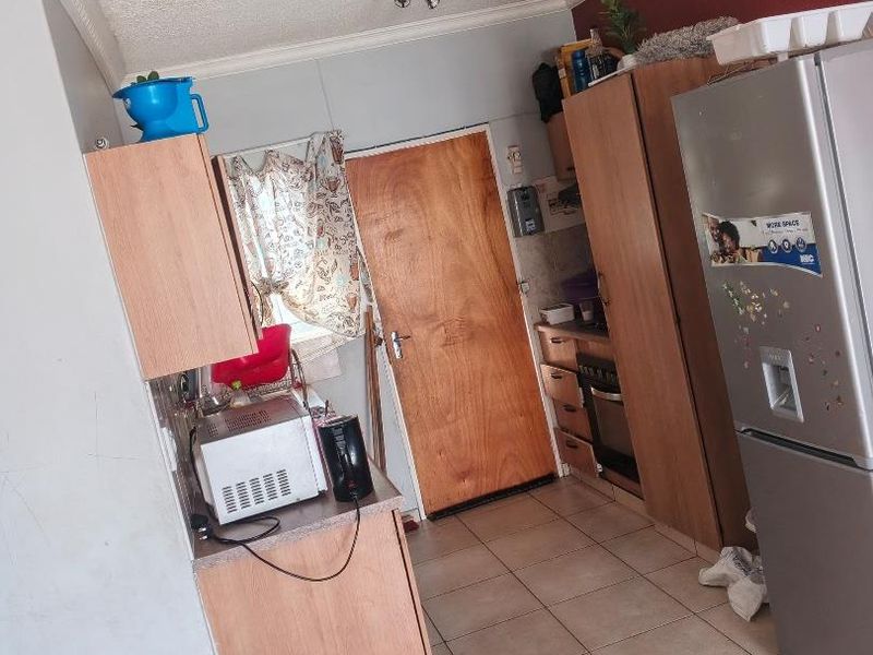 FOR SALE | 2-Bedroom Apartment in Ianda Court, Otjomuise - Photo 2
