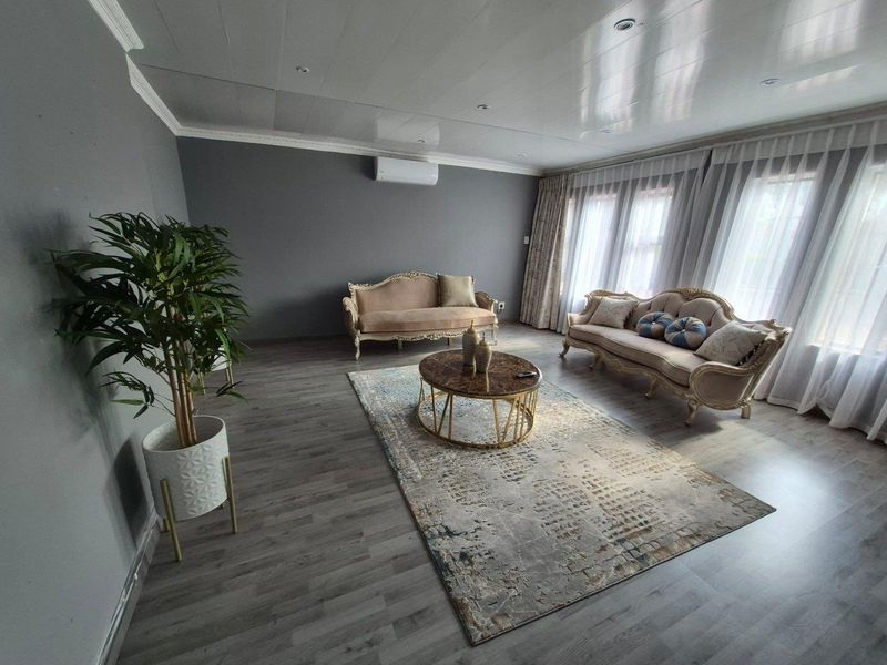 Spacious Family Living in Secure Boomed Estate – Excellent Location! - Photo 7