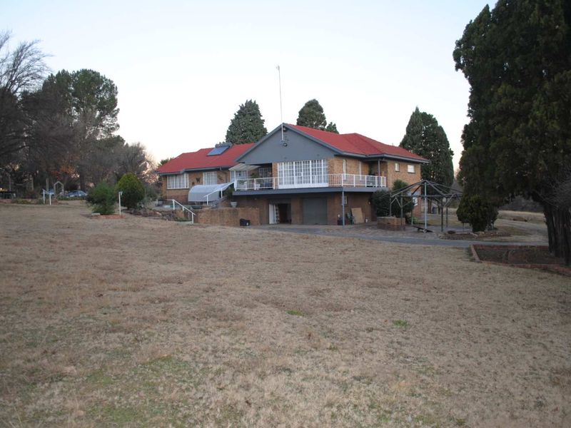 Riverfront Smallholding with Dual Dwellings, Workshop, Servants quarters & Stables - Photo 1