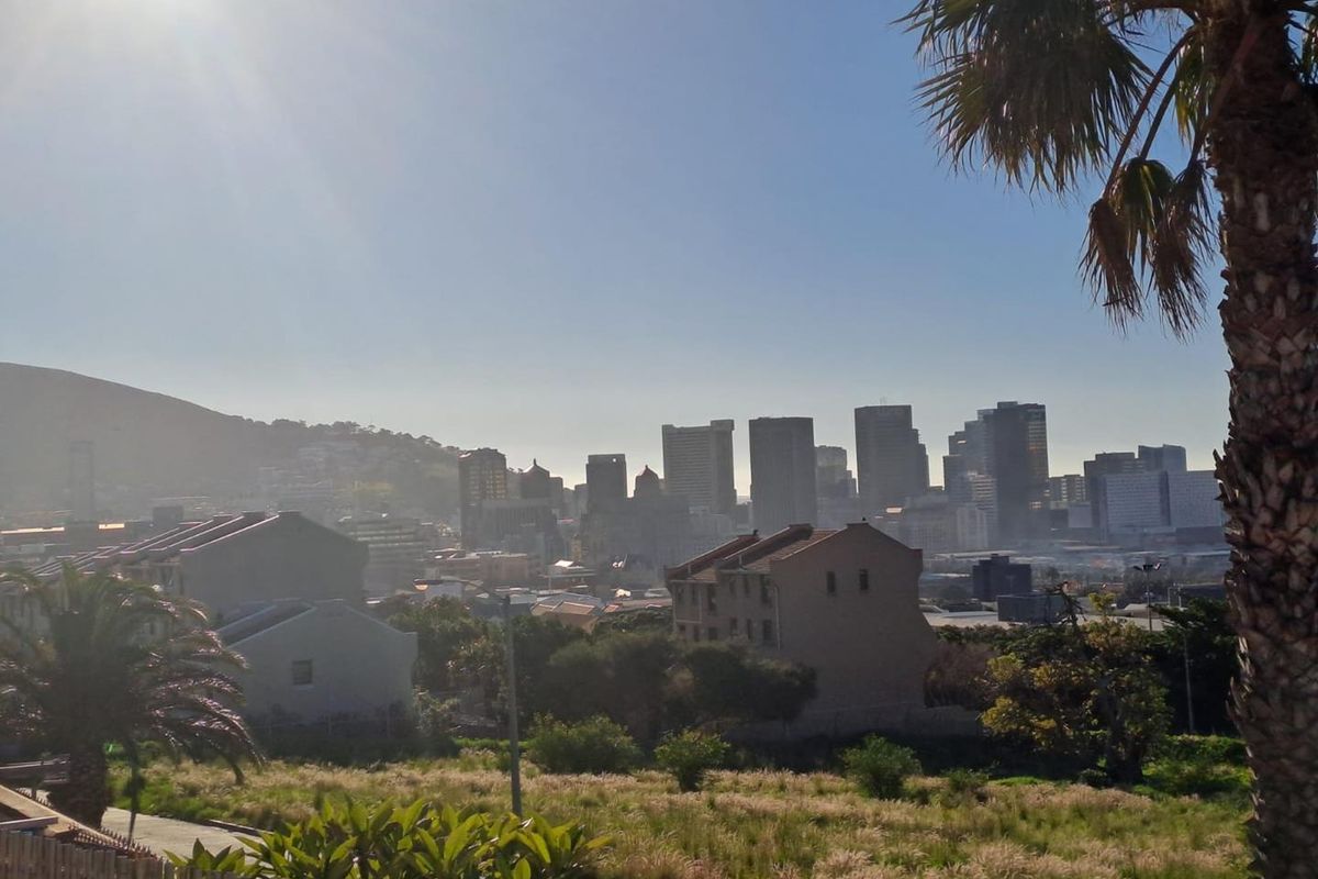 Panoramic City Views | Stylishly Renovated Home with Incredible 70m2 Bonus Storage - Photo 3