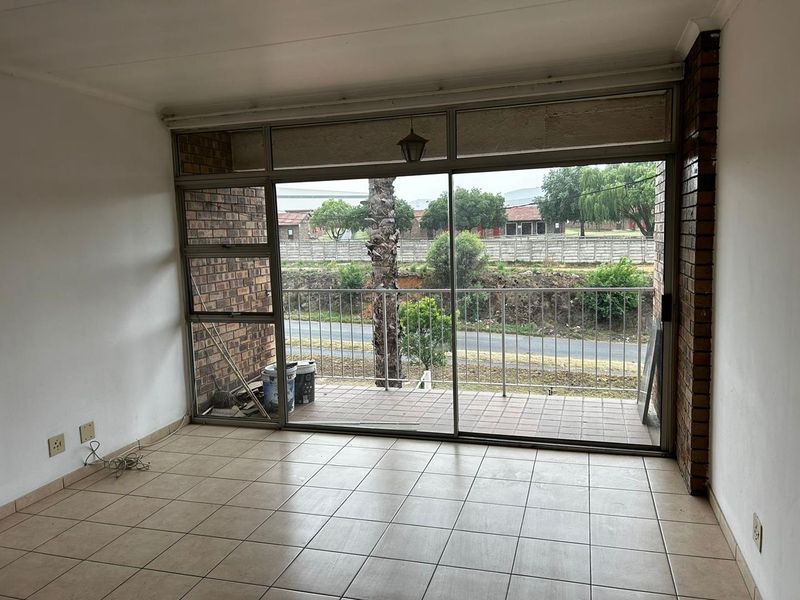Neat secure Two bedroom unit for Sale. For the investment buyer - Photo 2