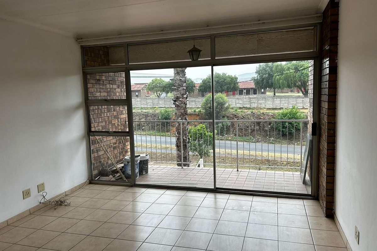 Neat secure Two bedroom unit for Sale. For the investment buyer - Photo 2