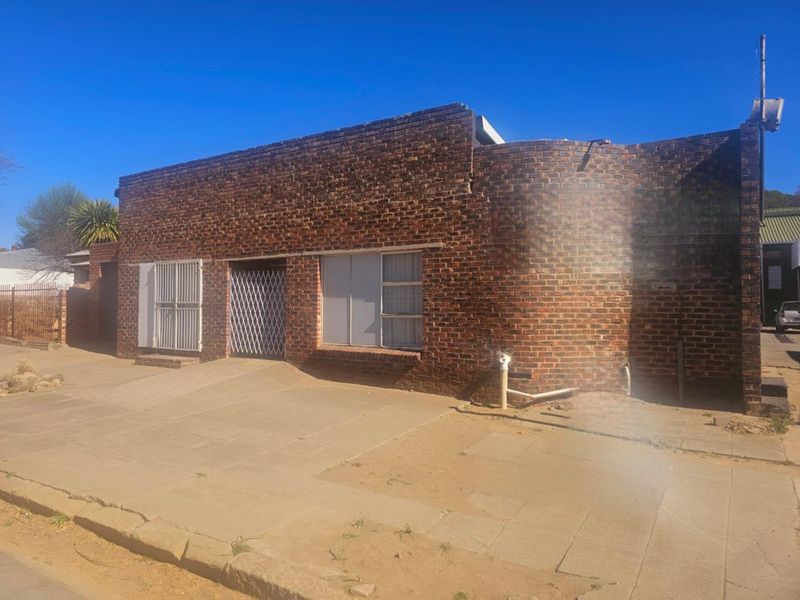 **Prime Commercial Property for Sale: Endless Opportunities Await** - Photo 4