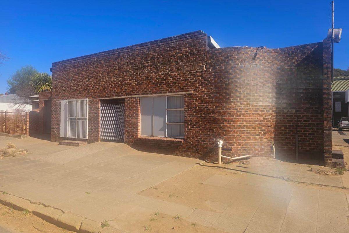 **Prime Commercial Property for Sale: Endless Opportunities Await** - Photo 4