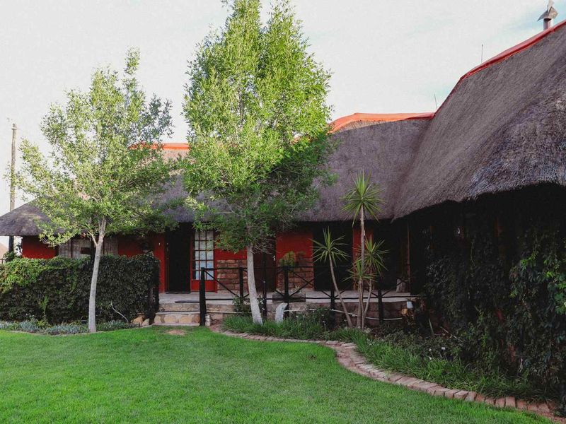 RENOWNED GUEST FARM / LODGE FOR SALE IN GOBABIS - NAMIBIA - Photo 3
