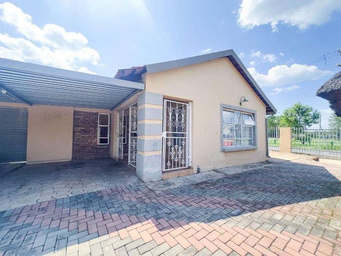 Property #2441323, House For Sale in Pretoria North
