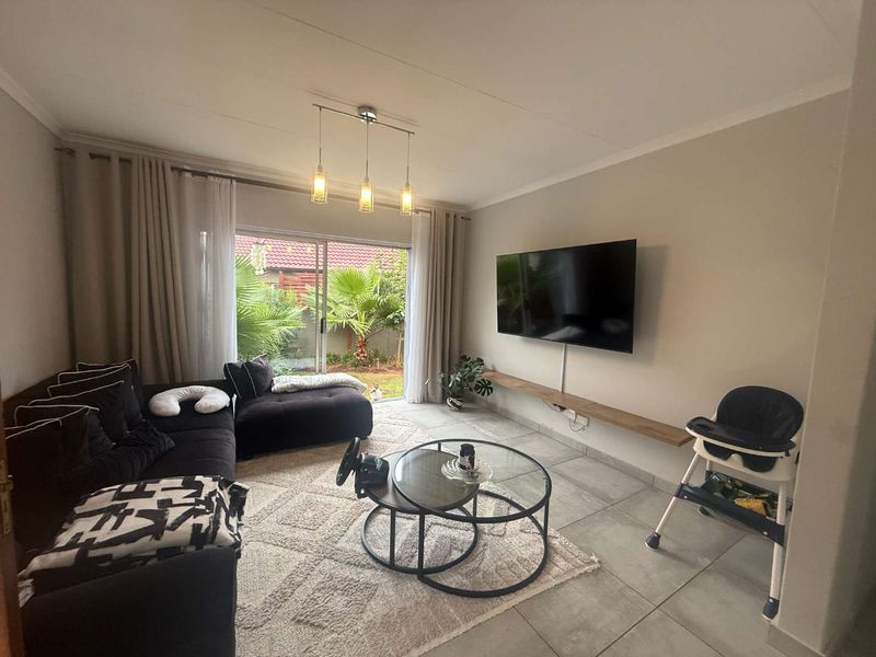 Modern, Move-In Ready Home with Solar – Secure Complex Living at Its Best! - Photo 5