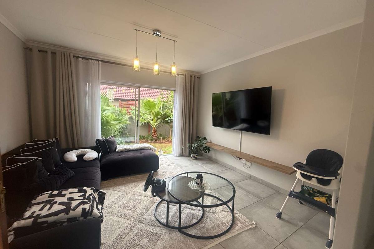 Modern, Move-In Ready Home with Solar – Secure Complex Living at Its Best! - Photo 5