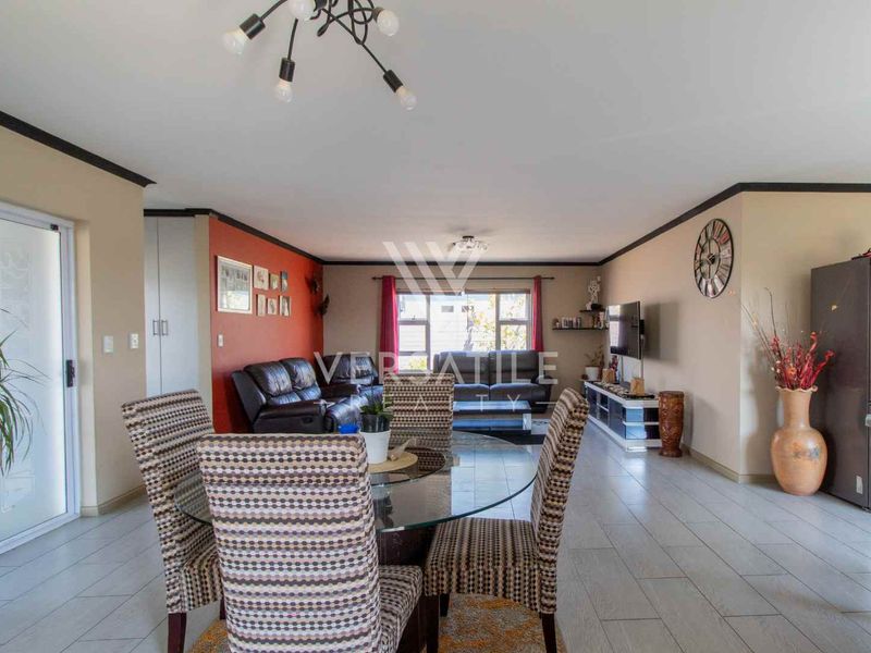 Family home with 1 bedroom flat - Photo 3