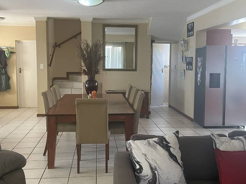 Estate living at its best !! Price negotiable - Photo 7