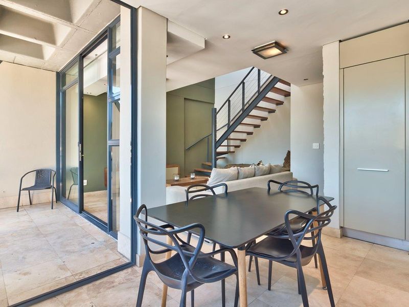 ON TOP OF THE WORLD - Airbnb and Pet-Frienldy  Two bedroom Penthouse in the Heart of Cape Town - Photo 6